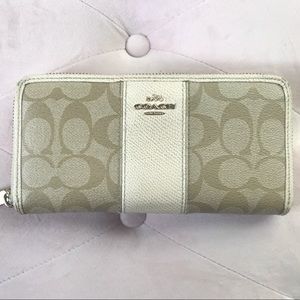 COACH ACCORDION WALLET